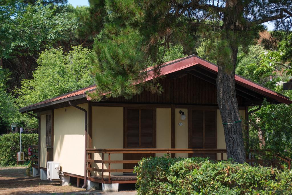 Village Camping Hawaii Albinia Exterior photo